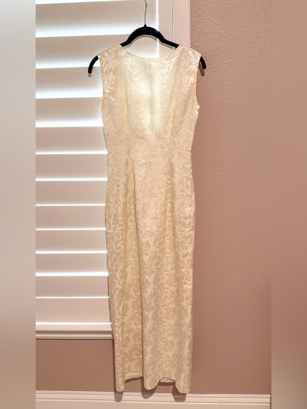 True Vintage Elegant Ivory Jacquard Sleeveless Dress